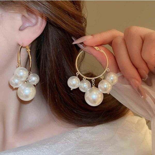 Pearl flower earring