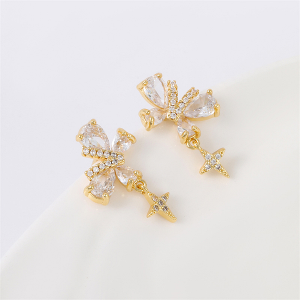Classic golden butterly earring