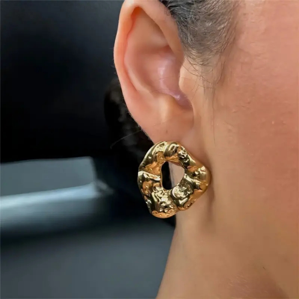 Anti tarnish round texture stud earrings