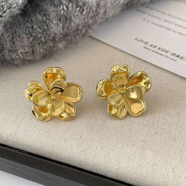 Leaf and flower stud earring