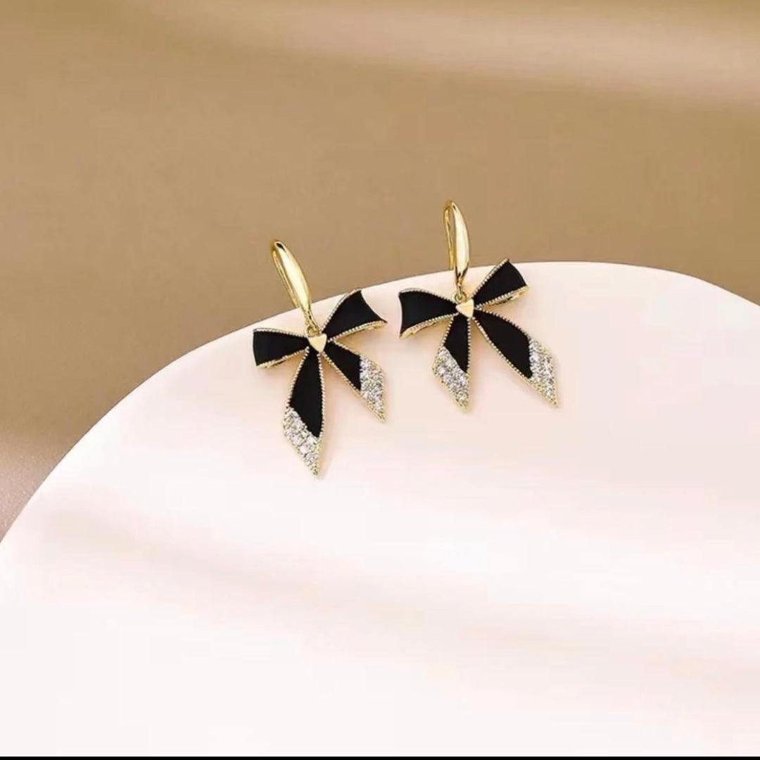 Bow-Shaped Dangling Earring