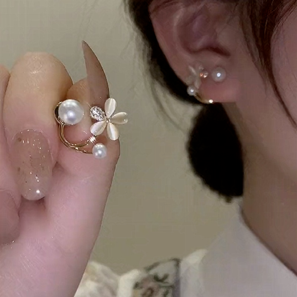 Elegant White Pearl Flower Earrings