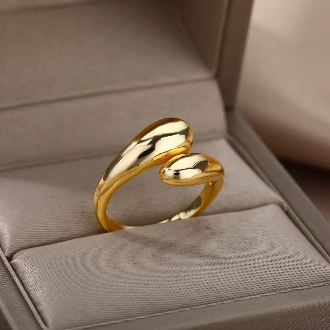 Modern Gold Fluid Ring