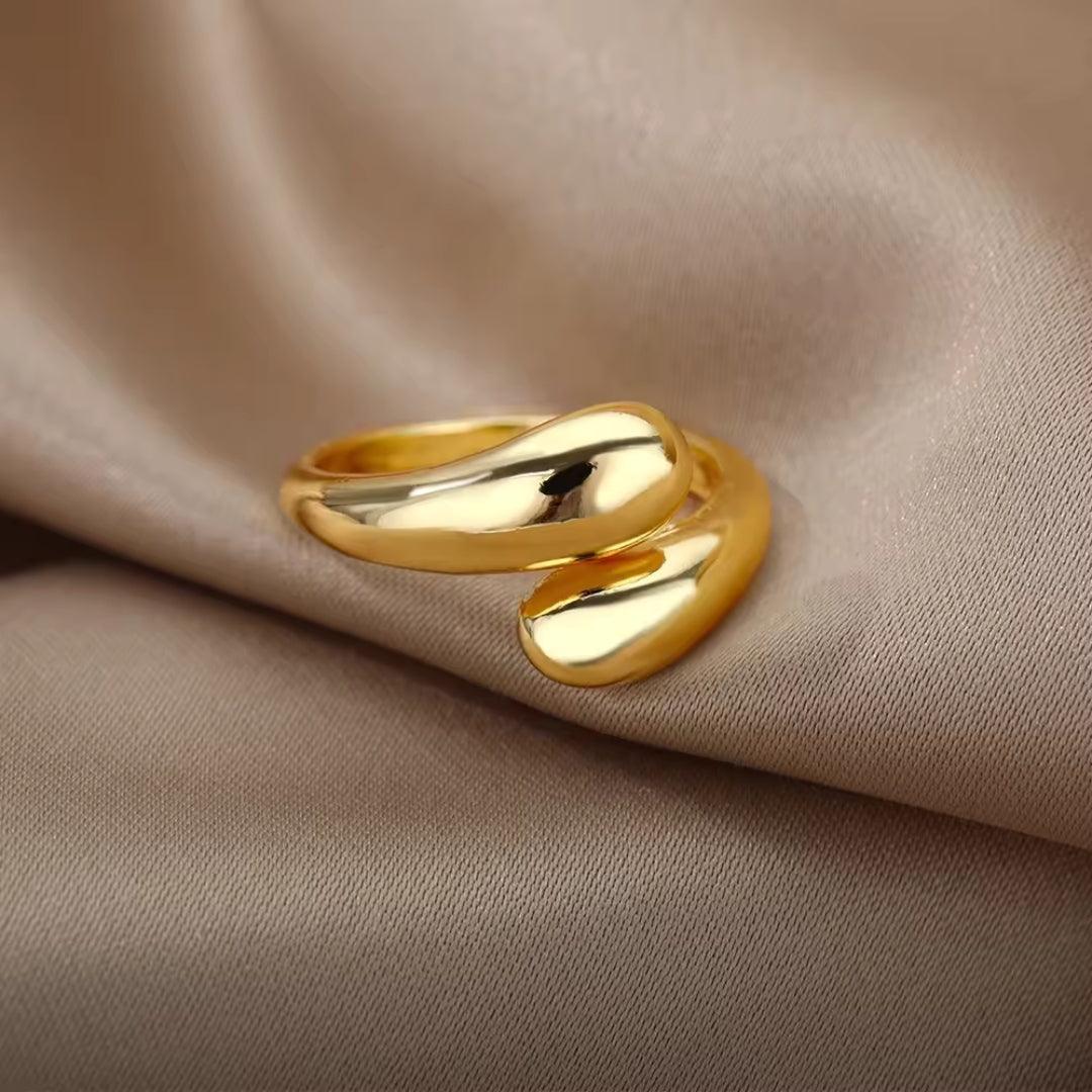 Modern Gold Fluid Ring