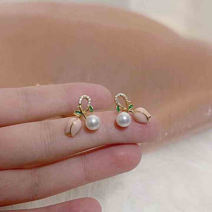 Gold Plated Tulip Cross Cross Pearl Earring