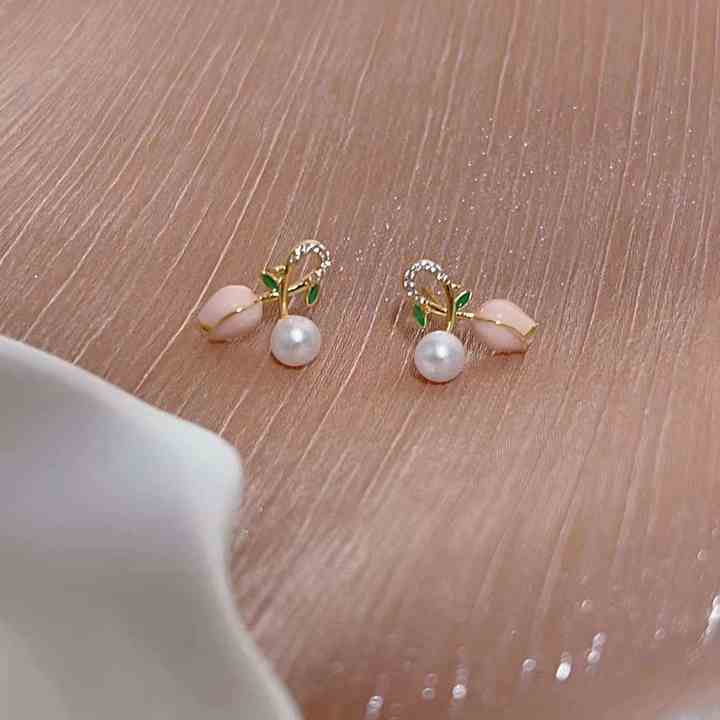 Gold Plated Tulip Cross Cross Pearl Earring