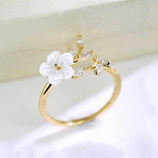 Gold White Flower With Leaf Ring