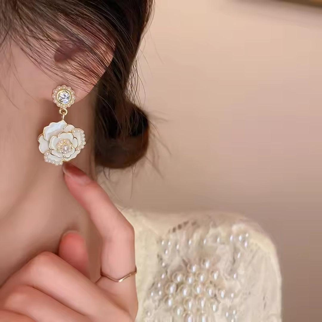 Flower classy earrings