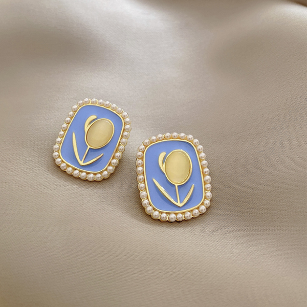 Arzonai Contemporary Stud Earrings
