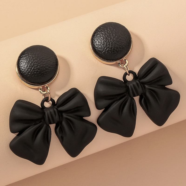 Black bow motif earring