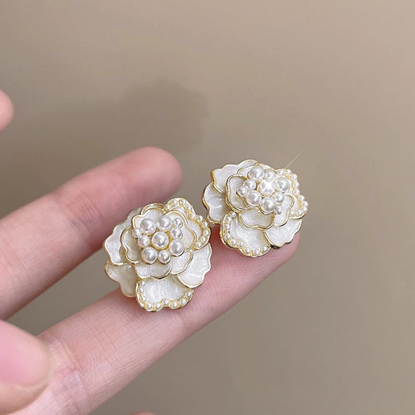 Camellia flower shaped pearl earrings