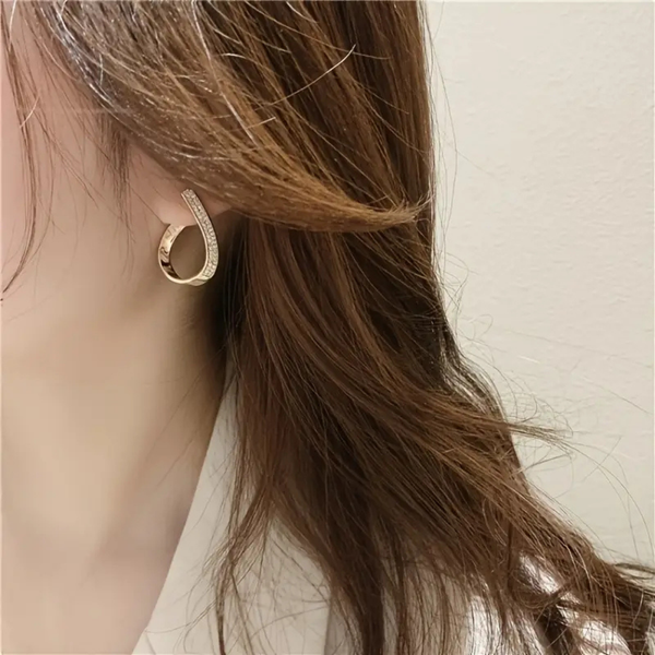 Elegant Gold Teardrop Earrings