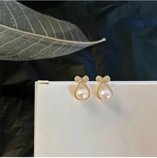 White mini bow Earning