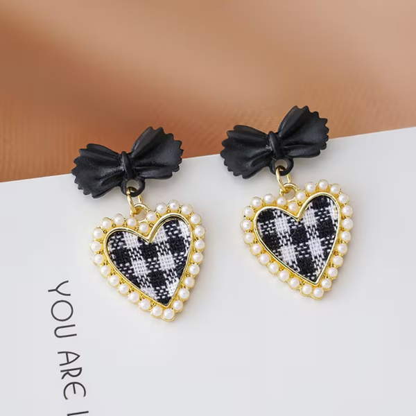 Eye-catching Bowknot Pearl Drop
