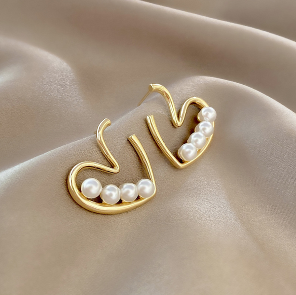 Pearl Heart Stud Earring