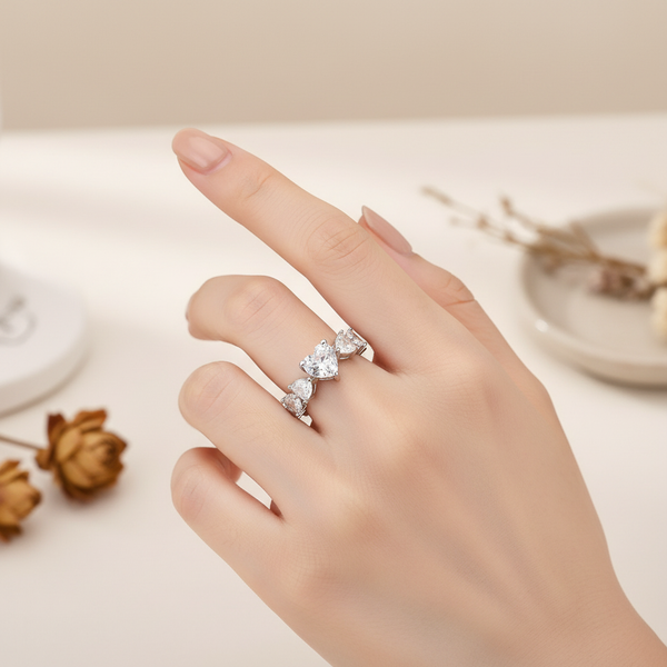 Queen White Heart Zircon Ring