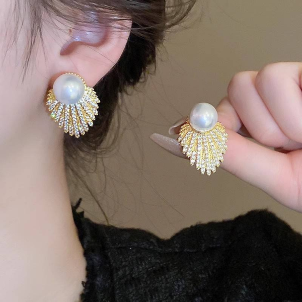 Fan-Shaped Pearl Stud Earrings