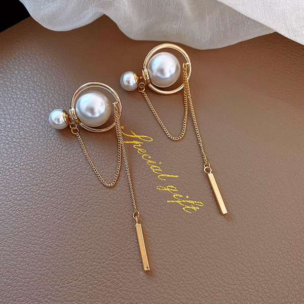 Chained by pearls earring