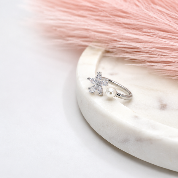 Daisy Pearl Silver Ring