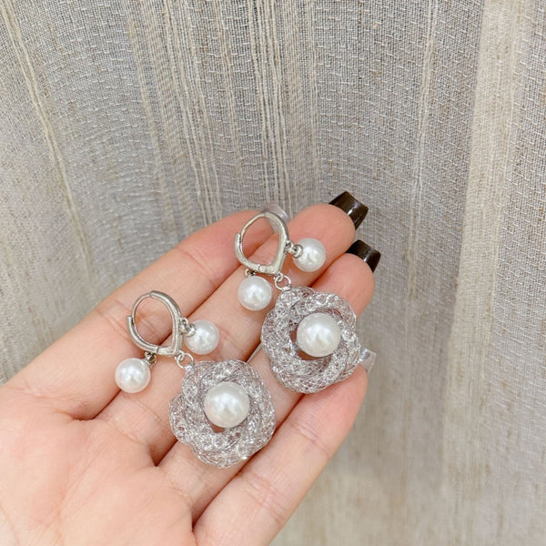 Pearl flower silver earrings