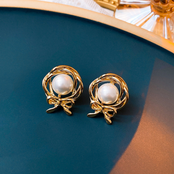 Bow Pearl Earring