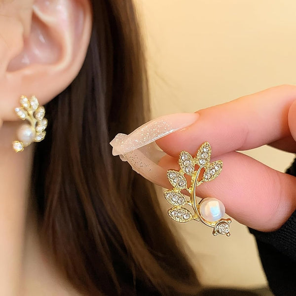 Gold Pearl Flower Earring
