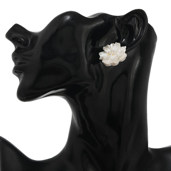 Resin White Flower Stud Earrings