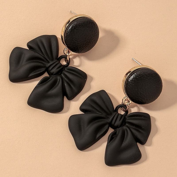 Black bow motif earring