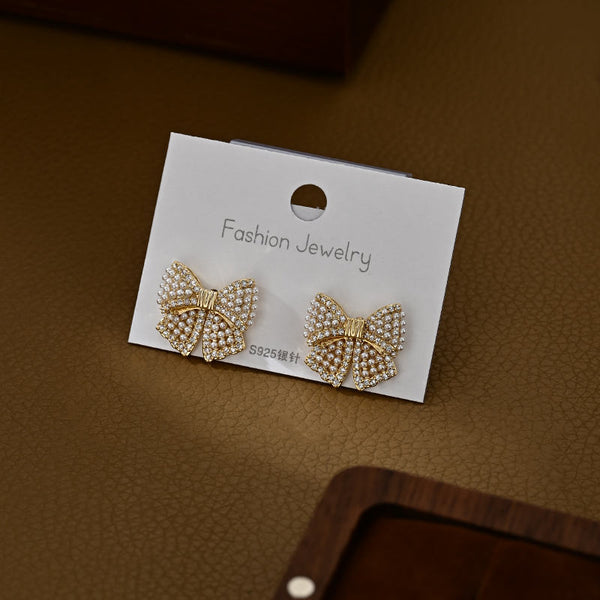 Small pearl work earring