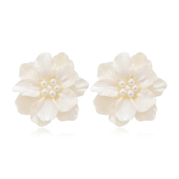 Resin White Flower Stud Earrings