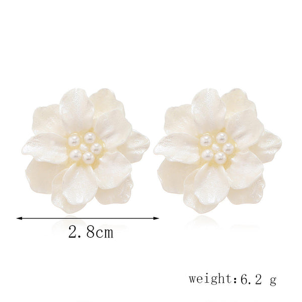 Resin White Flower Stud Earrings