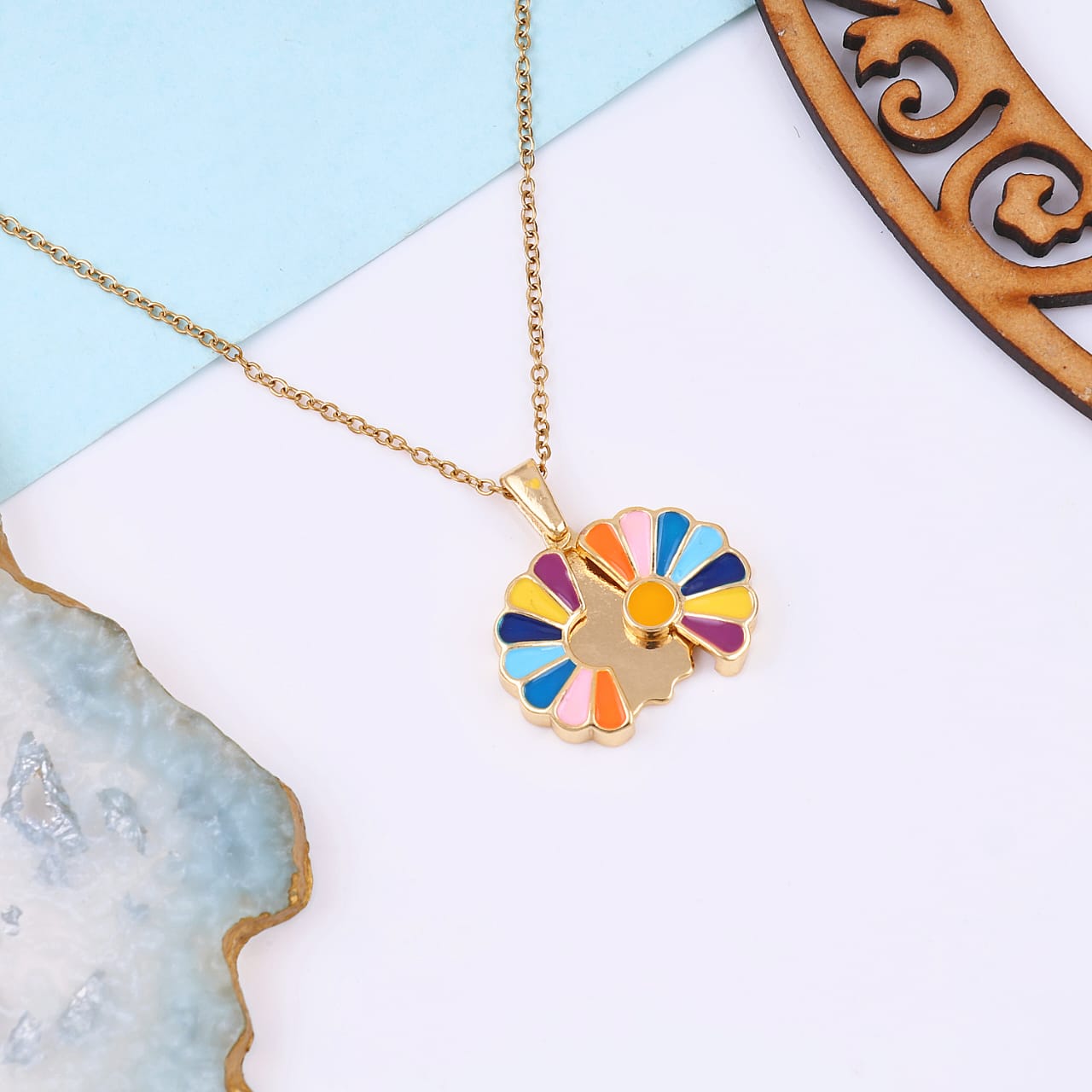 Colorful Openable Daisy Flower Pendant Necklace