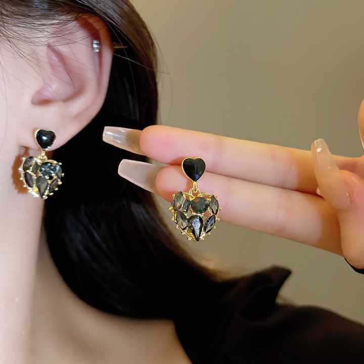 Black Heart Crystal Shine Earring