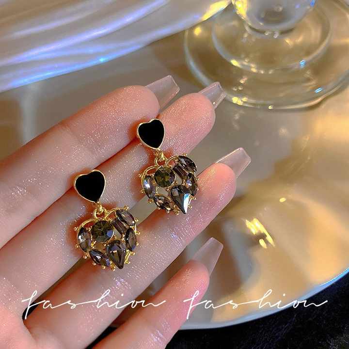 Black Heart Crystal Shine Earring