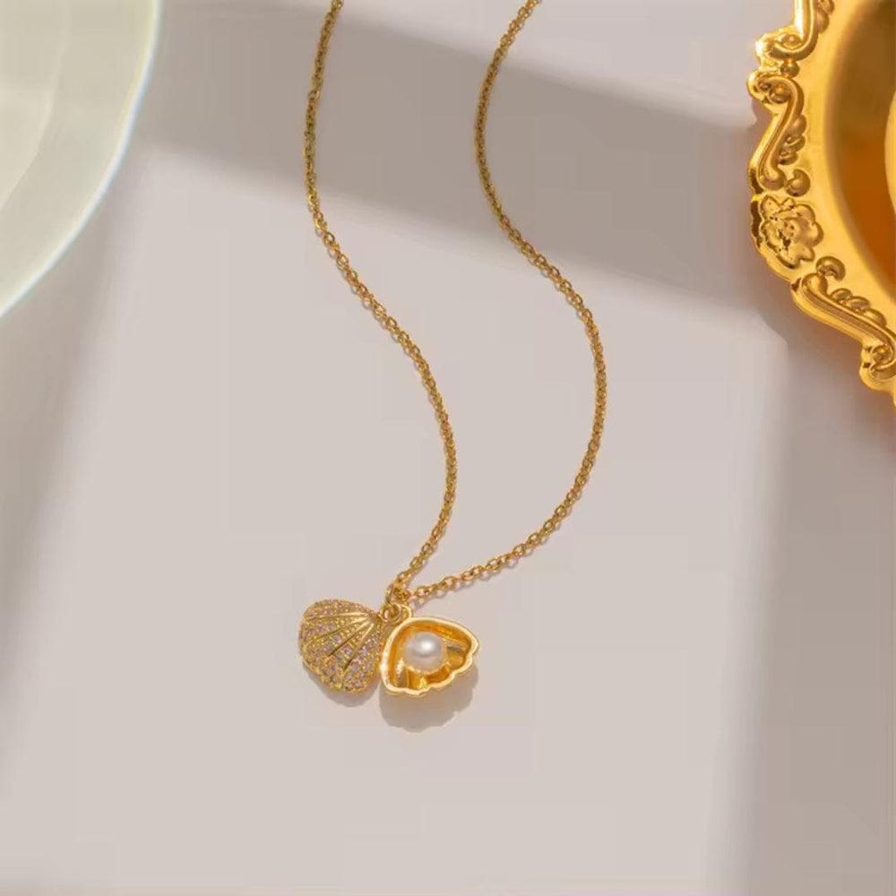 Golden Shine Shell pearl necklace Pendant