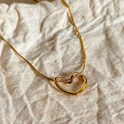Golden heart chain necklace pendant