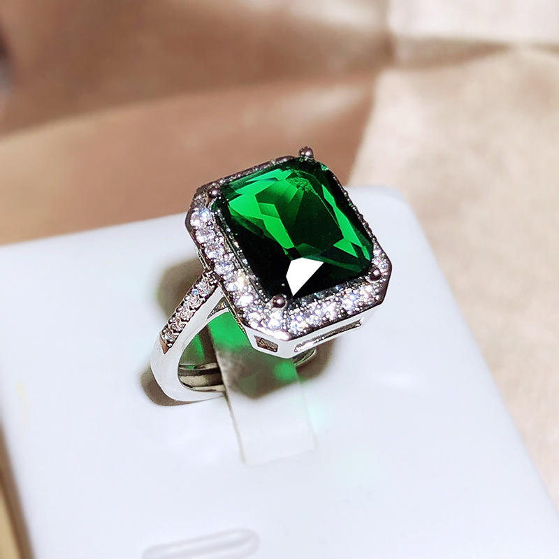 Classic Fashion Green Stone Ring