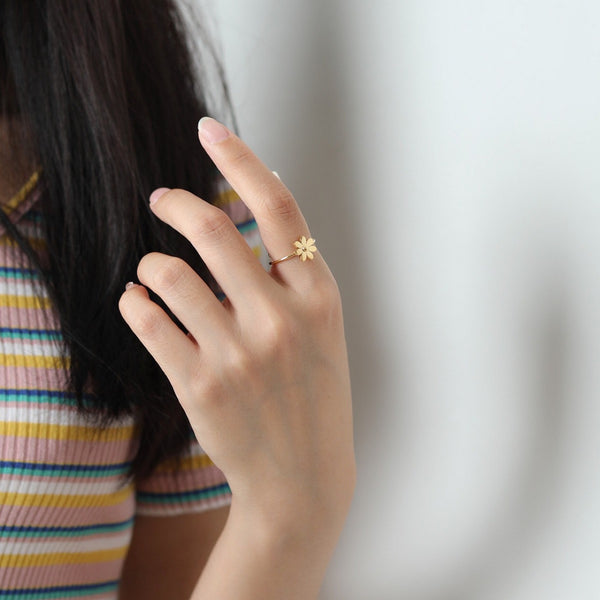 Unique Gold Flower Ring