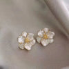 Sweetheart flower stud earrings
