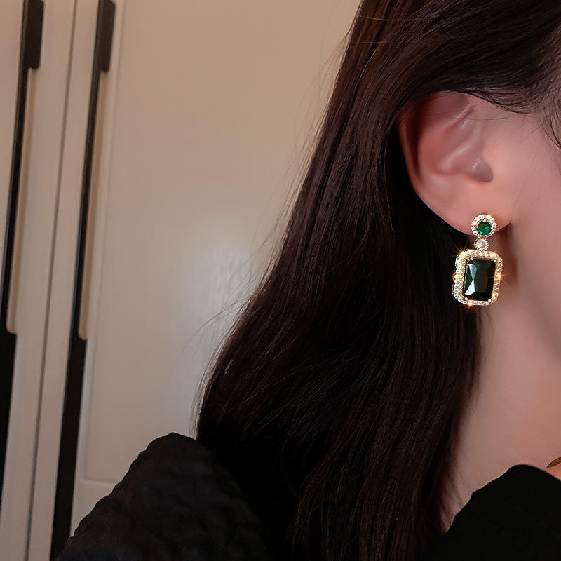 Green Stone Decor Drop Earring