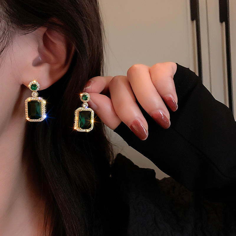 Green Stone Decor Drop Earring