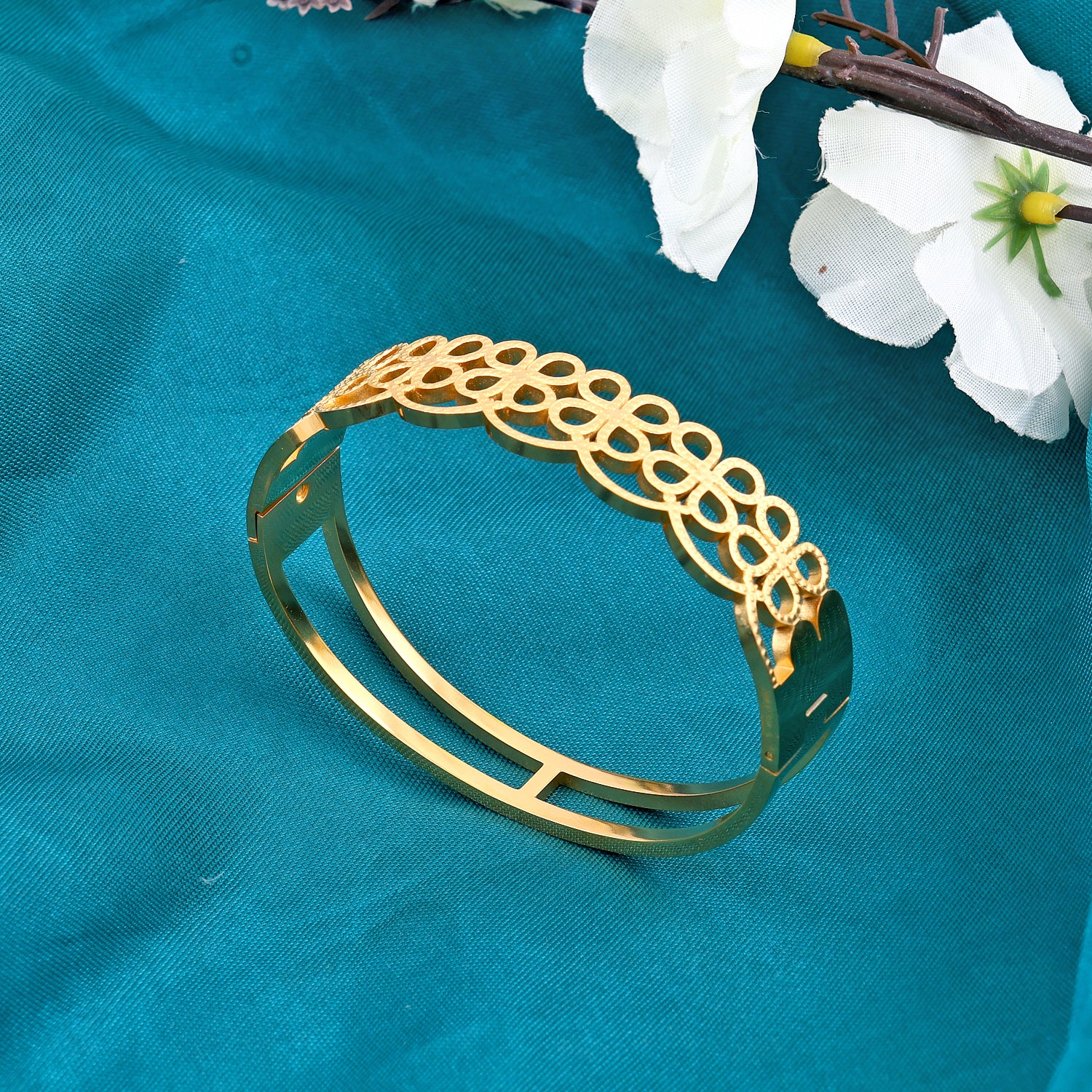 Hollow Round Design Cuff Bangle