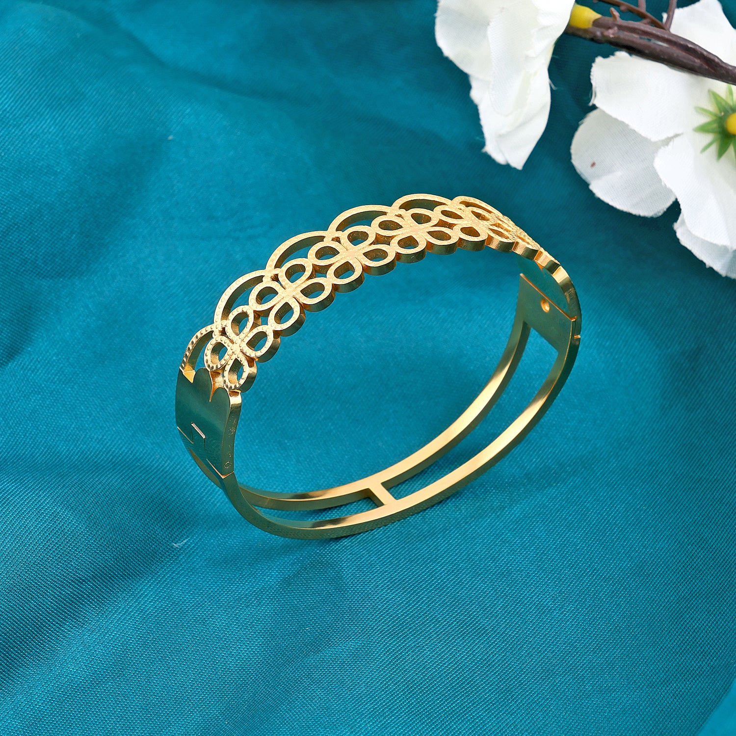 Hollow Round Design Cuff Bangle